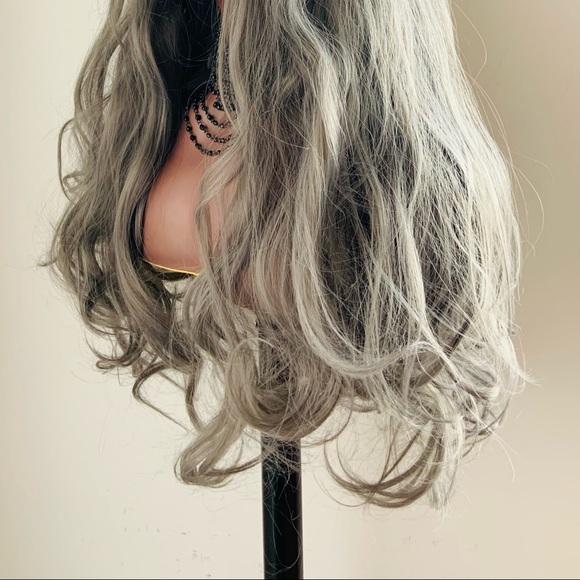Long Ombre Grey Versatile 13x2.5 Lace Front Wig - Gorgeous! - Picture 11 of 16